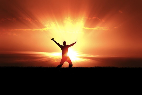 Θετική ενέργεια: 4 τρόποι να νιώσεις τώρα χαρά