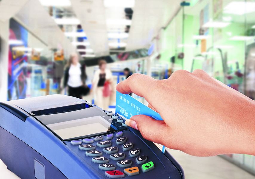 Αφορολόγητο μόνο με δαπάνες έως 9.545 ευρώ μέσω κάρτας