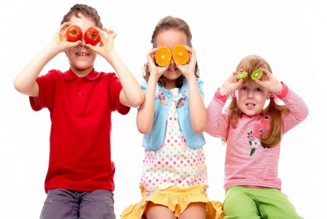 Πως θα πείσεις το παιδί σου να τρώει φρούτα
