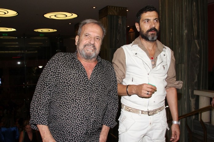 Ο Κώστας στη σκηνή χωρίς τον Μηνά!