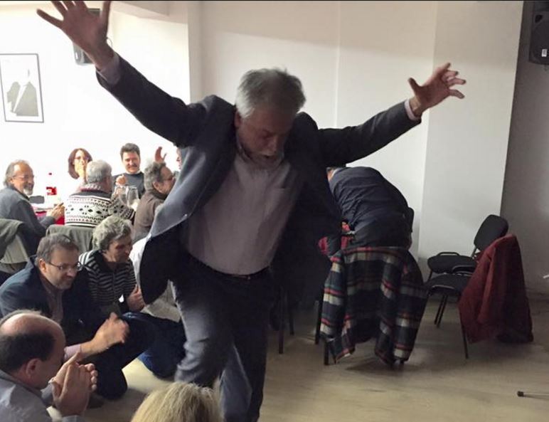 Ο χορός του Θεοχαρόπουλου και το βαρύ ζεϊμπέκικο του Χατζησωκράτη – ΦΩΤΟ