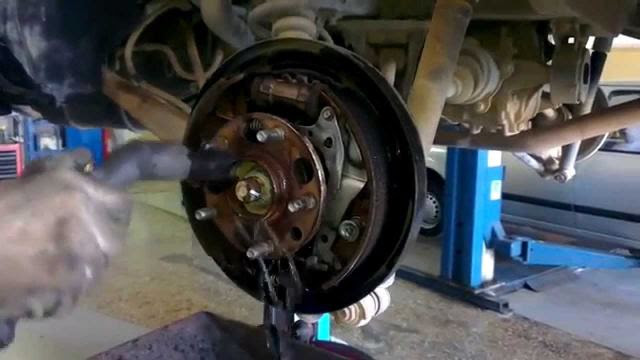 Τραγικό θάνατο βρήκε 30χρονος όταν τον καταπλάκωσε φορτηγό