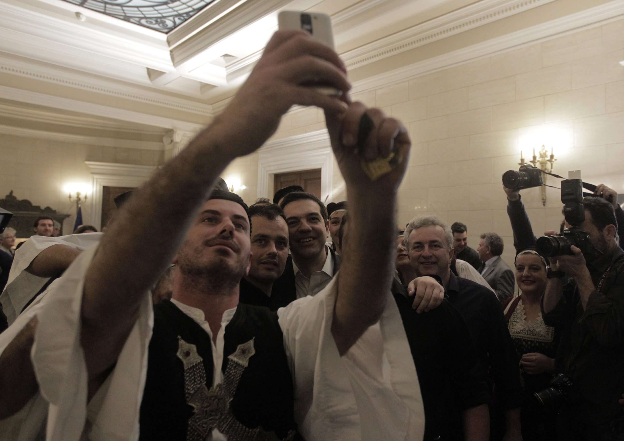 Η χριστουγεννιάτικη selfie του Τσίπρα – ΦΩΤΟ