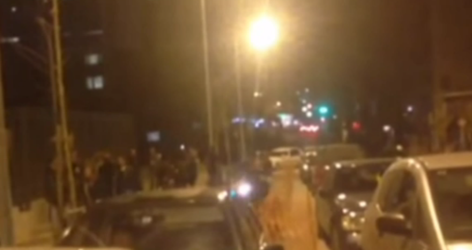 Ουρές από τα μεσάνυχτα έξω από τα Ειρηνοδικεία – ΒΙΝΤΕΟ