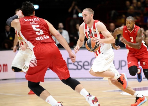 Ολυμπιακός – Αρμάνι Μιλάνο 48-48 (30′)