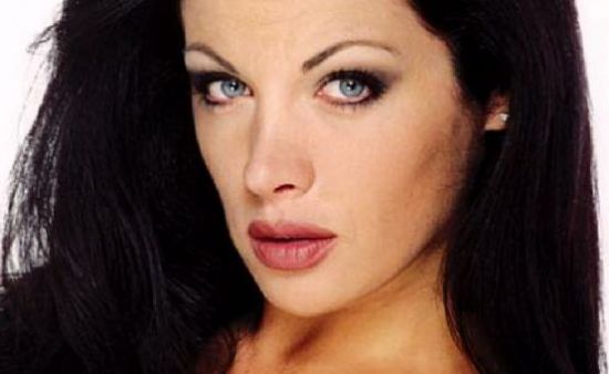 Γιατί χαμογελάει η Νένα Χρονοπούλου; – ΦΩΤΟ