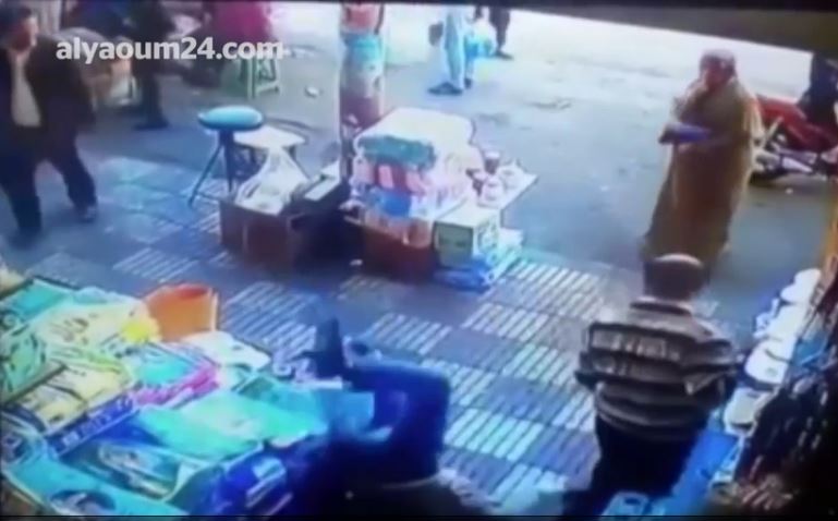 Την παρενόχλησε και εισέπραξε μια…σούπερ γροθιά – ΒΙΝΤΕΟ