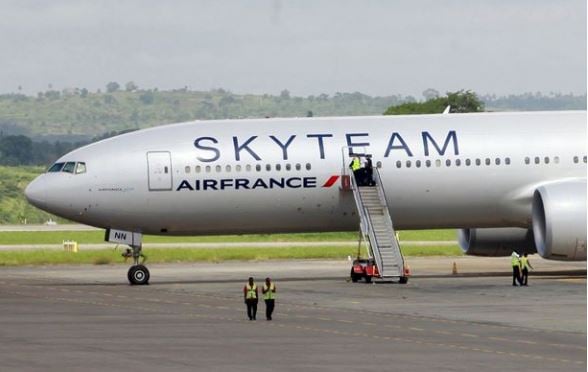 Ζευγάρι επιβατών συνελήφθη για το “ύποπτο δέμα” σε αεροσκάφος της Αir France