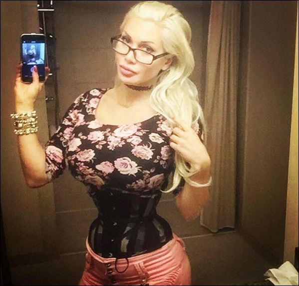 Αφαίρεσε τα πλευρά της για να μοιάσει στην Jessica Rabbit και κινδυνεύει η ζωή της – ΦΩΤΟ