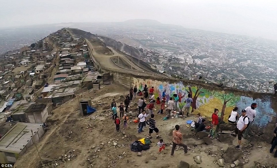 Το τείχος της ντροπής στο Περού – ΦΩΤΟ