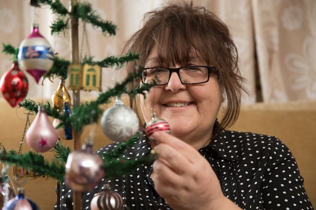 Στολίζει το ίδιο χριστουγεννιάτικο δέντρο από το 1920 – ΦΩΤΟ