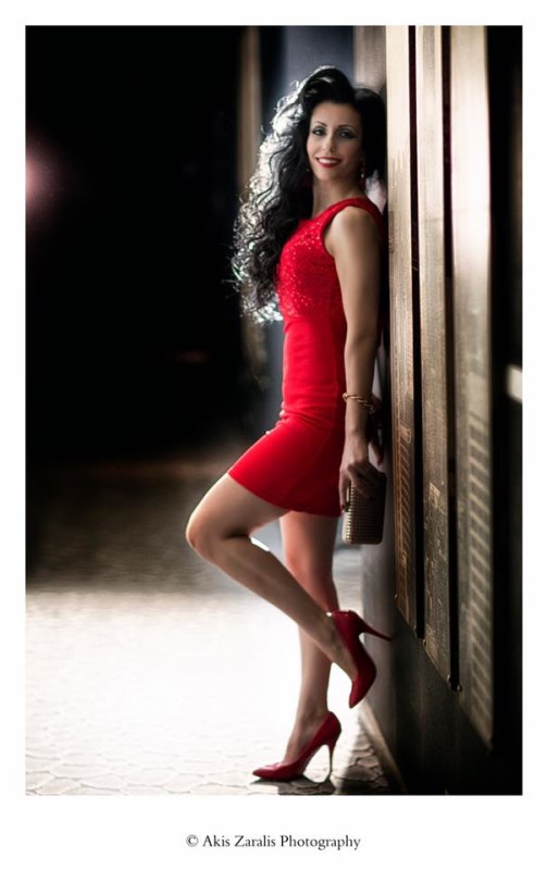 “Μαγικά” μυστικά για να «χωρέσουν» οι κυρίες στο… μίνι του ρεβεγιόν