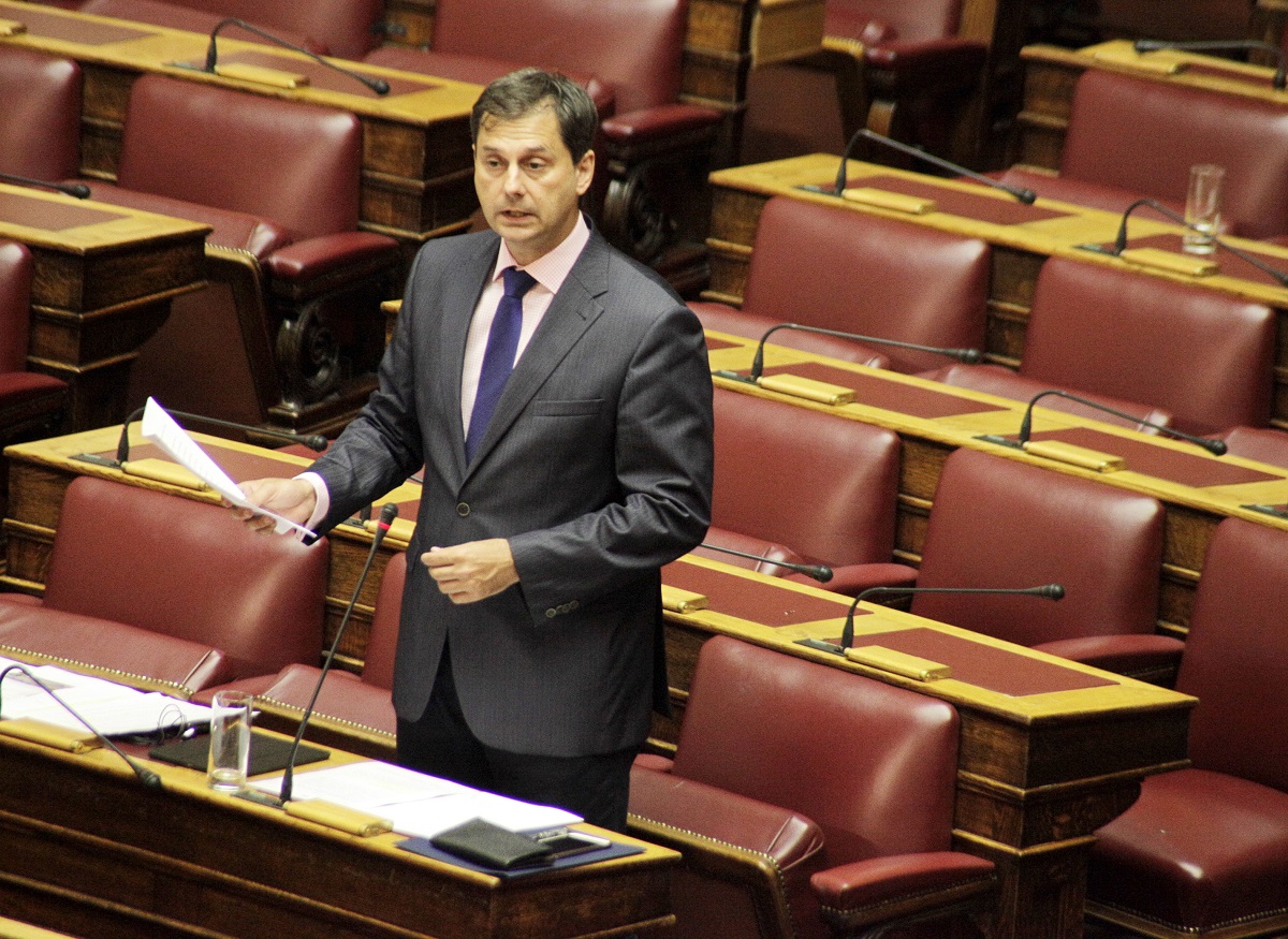 Θεοχάρης: Η αύξηση των εργοδοτικών εισφορών θα ενισχύσει την “μαύρη” εργασία