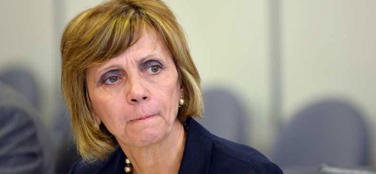 Η βουλευτής της Κύπρου που διαμαρτύρεται για τον μισθό και το… κομμωτήριο – BINTEO