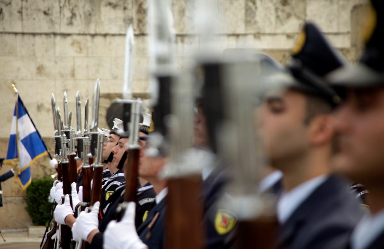 Κόντρα Τασούλα – Καμμένου για το μισθολόγιο των στρατιωτικών