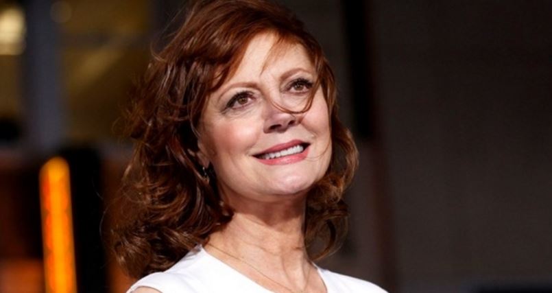 Στο πλευρό των προσφύγων στη Λέσβο η Σούζαν Σάραντον – ΦΩΤΟ