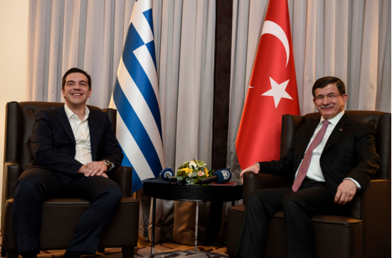 Ο Τσίπρας στον Νταβούτογλου: Ελέγξτε τις προσφυγικές ροές