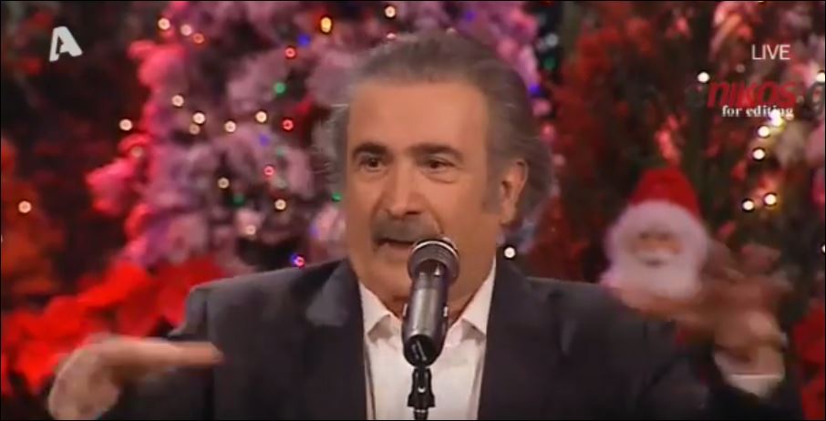 Ο Άδωνις έξω από το θέατρο όπου γίνεται η εκπομπή του Λαζόπουλου – Τι απάντησε ο ηθοποιός – ΒΙΝΤΕΟ