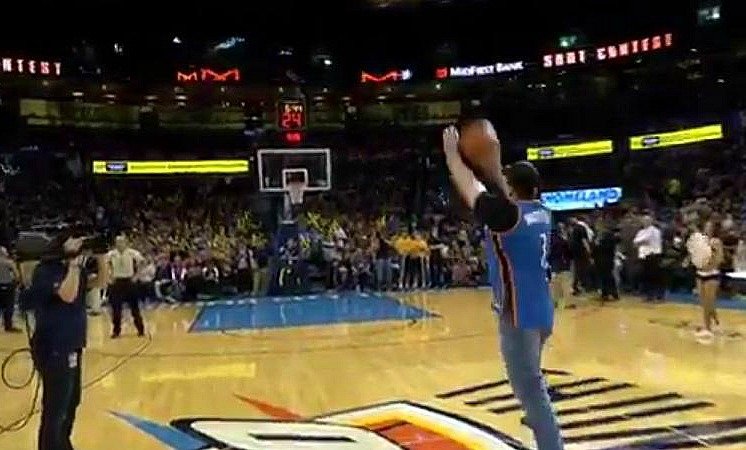 Πήγε στο γήπεδο και κέρδισε 20.000 δολάρια – ΒΙΝΤΕΟ