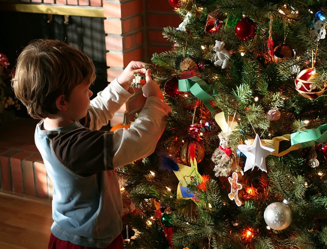 Στολίζουμε το δέντρο μαζί με το παιδί- Πολύτιμες συμβουλές και ιδέες