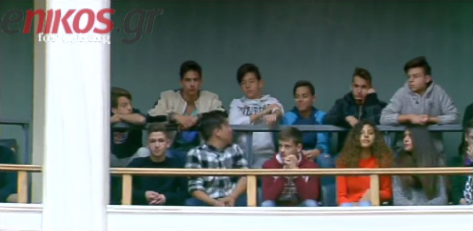 Οι μαθητές που παίζουν “μπιζ” στη Βουλή – ΒΙΝΤΕΟ