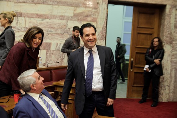 “Πηγαδάκια” με ενδιαφέρον στην “γαλάζια” κοινοβουλευτική ομάδα – ΦΩΤΟ