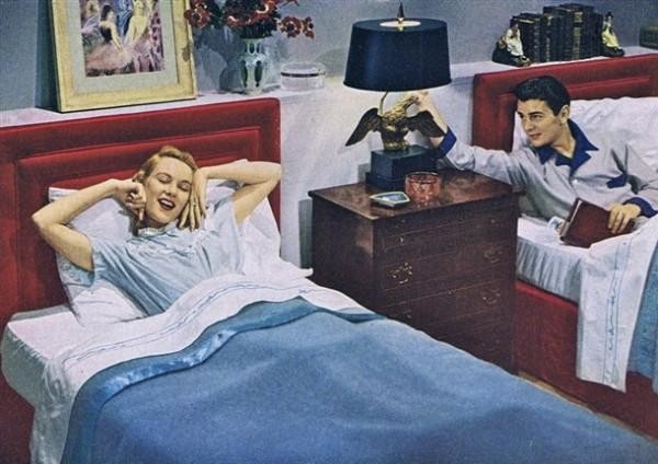 Eίναι σωστό να κοιμόμαστε σε διαφορετικά κρεβάτια;