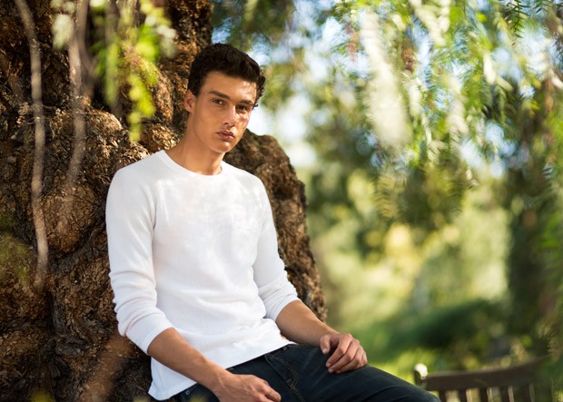 Αυτός είναι ο άστεγος Έλληνας που θάμπωσε τους αγγέλους της Victoria’s Secret – ΦΩΤΟ