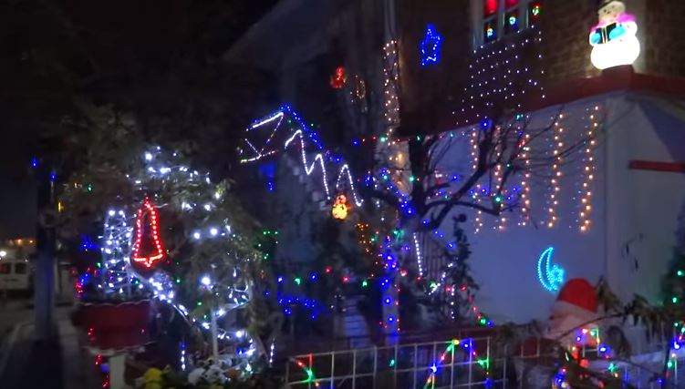 Ο Γιαννιώτης που στόλισε το σπίτι του σαν …UFO – BINTEO