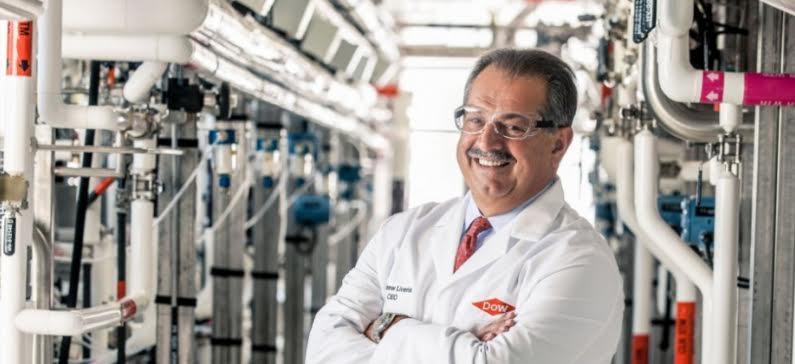 Ο Έλληνας που διευθύνει έναν παγκόσμιο επιχειρηματικό κολοσσό