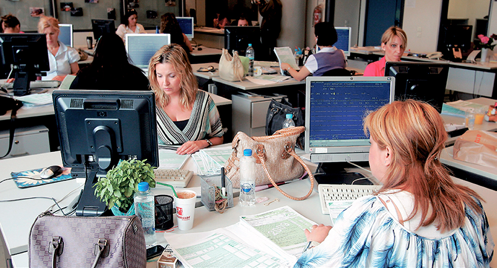 Αυξήσεις για το 55% των δημοσίων υπαλλήλων