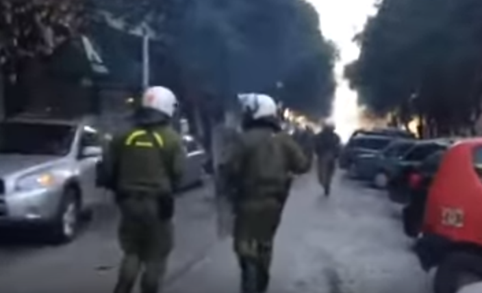 Επεισόδια στο κέντρο της Θεσσαλονίκης – ΒΙΝΤΕΟ – ΤΩΡΑ