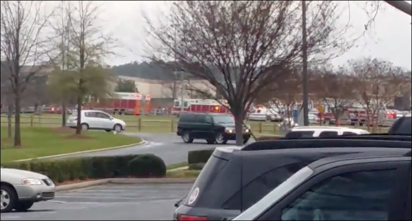 Πυροβολισμοί σε εμπορικό κέντρο στη Βόρεια Καρολίνα – ΤΩΡΑ