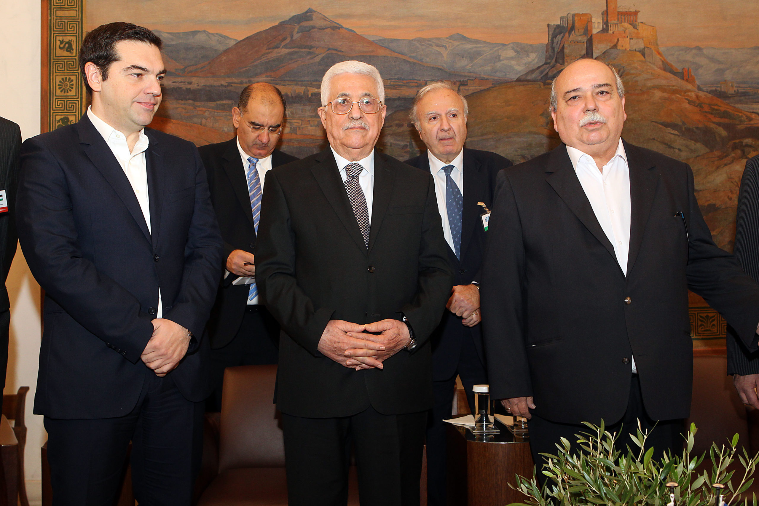 Τι δώρα αντάλλαξαν Βούτσης-Αμπάς – ΦΩΤΟ