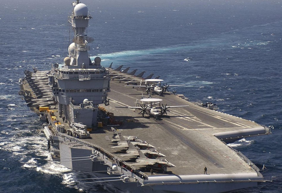 Στο γαλλικό αεροπλανοφόρο “Σαρλ Ντε Γκωλ” ο Αμερικανός υπουργός Άμυνας