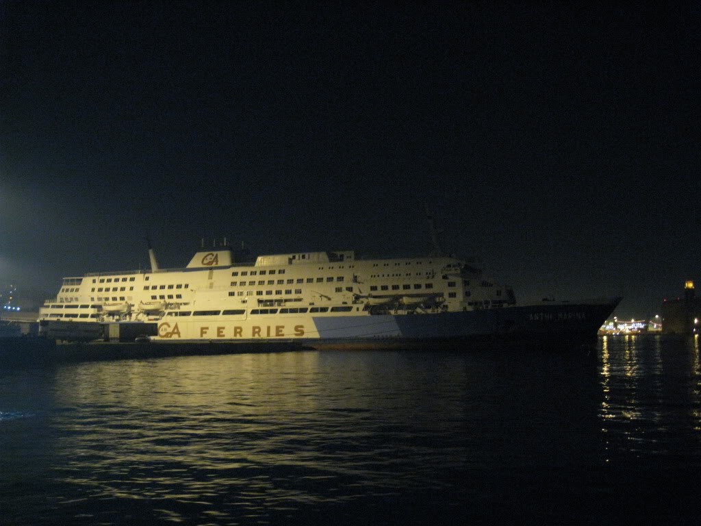 Δύσκολη νύχτα για τους 314 επιβάτες του πλοίου «Νήσος Ρόδος»