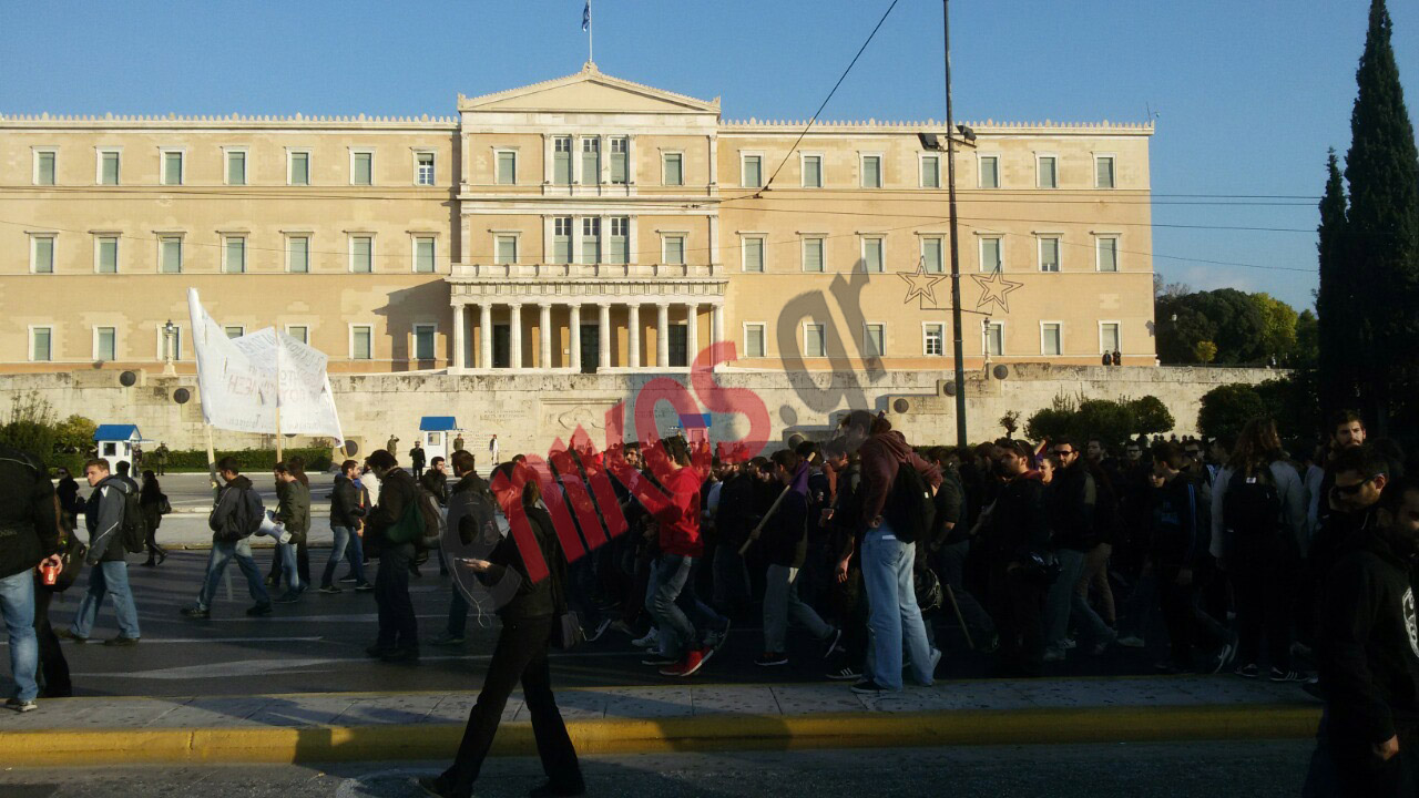 Στη Βουλή η πορεία μαθητών και φοιτητών – ΦΩΤΟ – ΤΩΡΑ