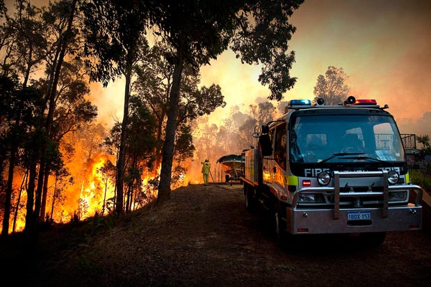 Αυστραλία – Περισσότερα από εκατό σπίτια καταστράφηκαν από τις πυρκαγιές