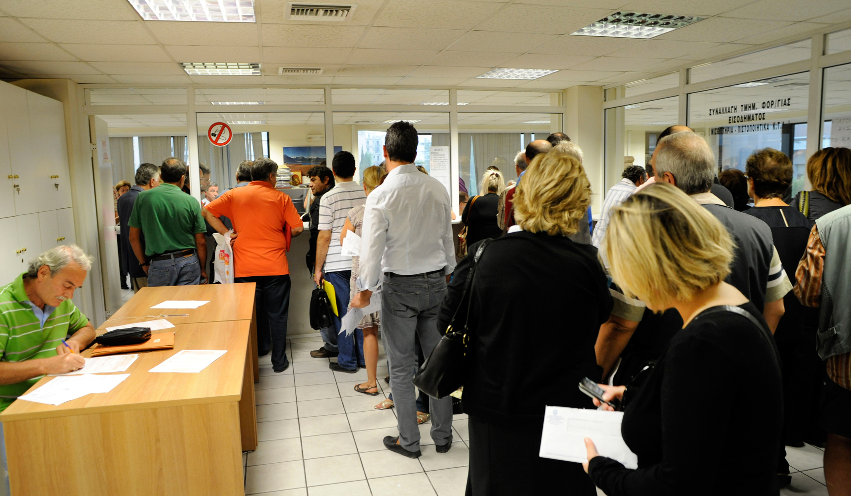 Πρωτοχρονιάτικο “κοστούμι” 2 δισ. έραψε η εφορία