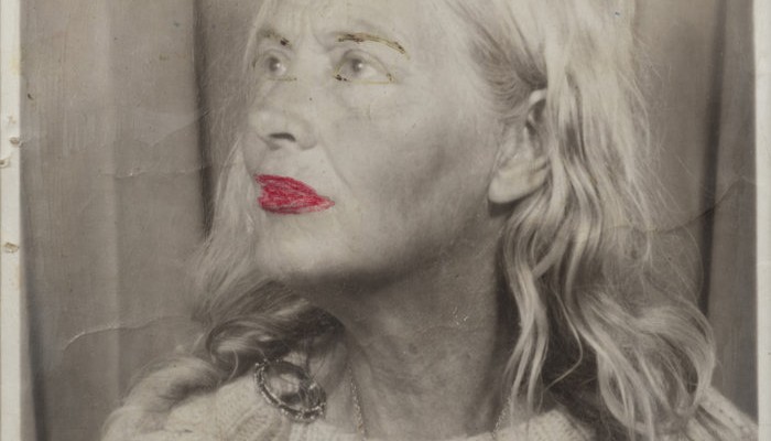 Άστεγη πλουτίζει από τις selfies της – ΦΩΤΟ