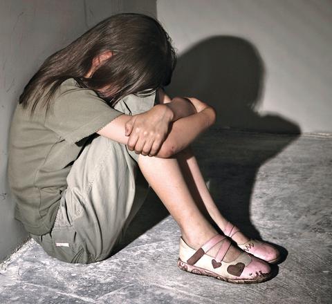 Ασελγούσε με θεατή τον πατέρα