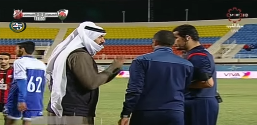 Σεΐχης διαφώνησε με την απόφαση του διαιτητή και τον χαστούκισε – ΒΙΝΤΕΟ