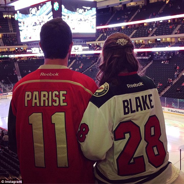 Παντρεύτηκαν και πήγαν κατευθείαν…σε αγώνα χόκεϊ – ΒΙΝΤΕΟ