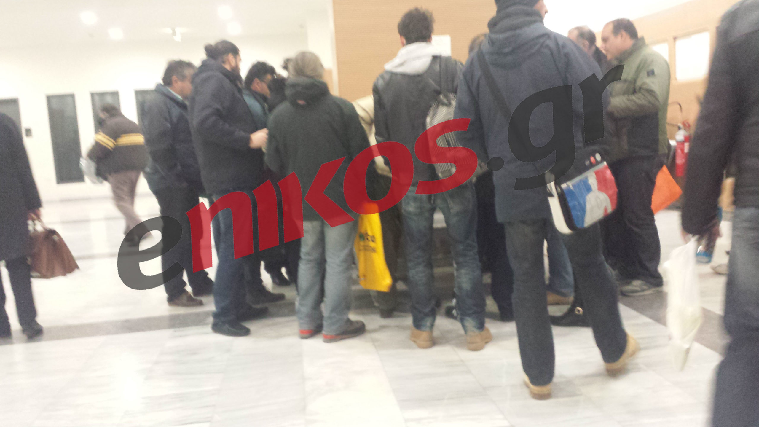 Πέρασαν ολόκληρη τη νύχτα στο Ειρηνοδικείο Αθηνών – ΒΙΝΤΕΟ