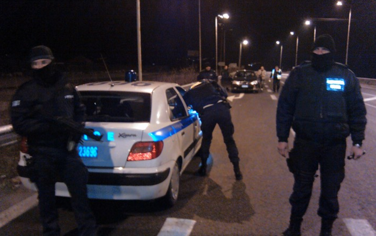 Αστυνομική καταδίωξη τη νύχτα στο Μοσχάτο