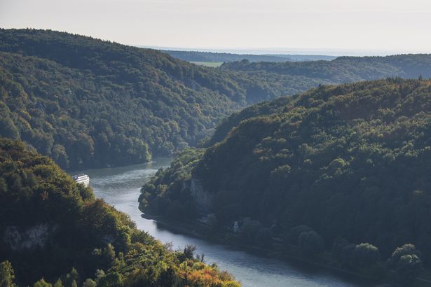 “Ψάρεψε” 100.000 “χαμένα” ευρώ σε ποτάμι – ΦΩΤΟ