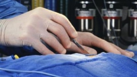 Στο σκαμνί γιατρός που «ξέχασε» κεφάλι εμβρύου σε μήτρα μετά από άμβλωση