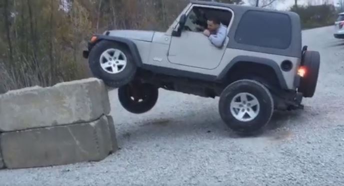 Κατέστρεψε το πανάκριβο τζιπ του για να δείξει ότι είναι… καλός οδηγός – ΒΙΝΤΕΟ
