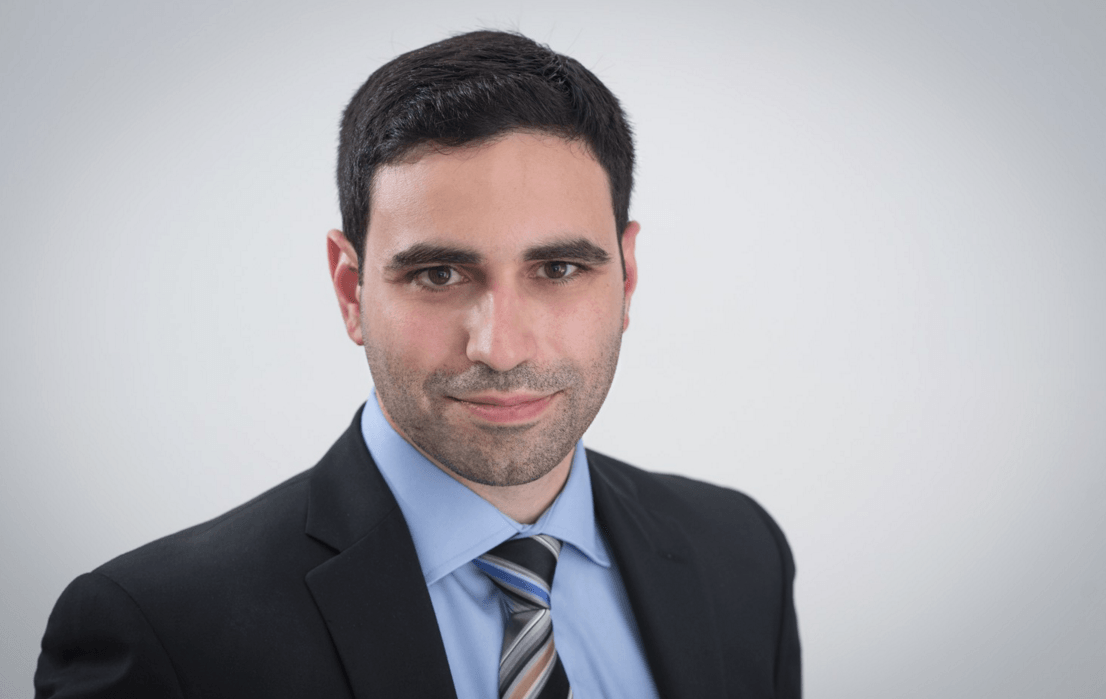 Αντιπροσωπεύει τους Έλληνες στη Βουλή του Καναδά