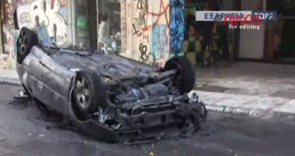 Μία εβδομάδα μετά..Τα καμένα παραμένουν στα Εξάρχεια – ΦΩΤΟ